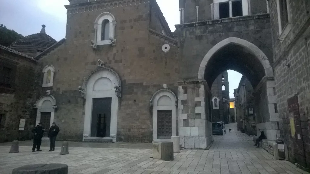 Patti Smith trat in dieser sehr alten Kirche in Caserta in der Weihnachtszeit 2017 auf.