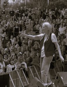 Bild zum Kapitel concerts: Alle Termine der aktuellen Tour – mit Infos zu Konzerten und Tickets der Patti Smith Band