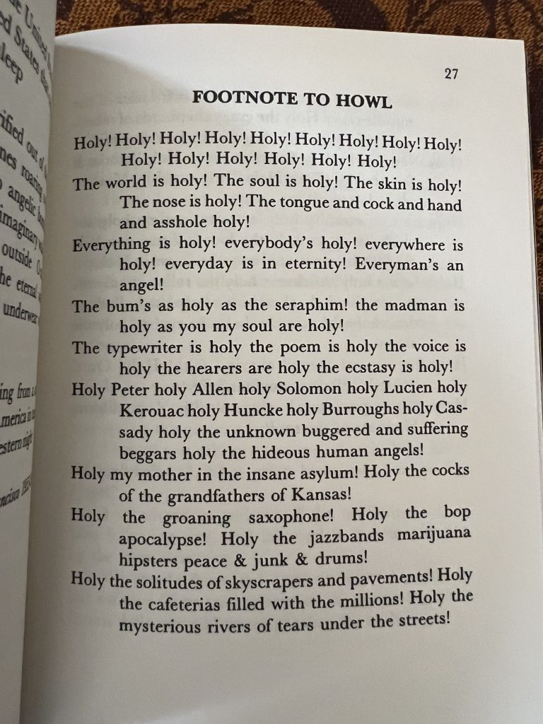 FOOTNOTE TO HOWL von Allen Ginsberg, welches Patti Smith in der Jahrhunderthalle Frankfurt in 2022 rezitierte