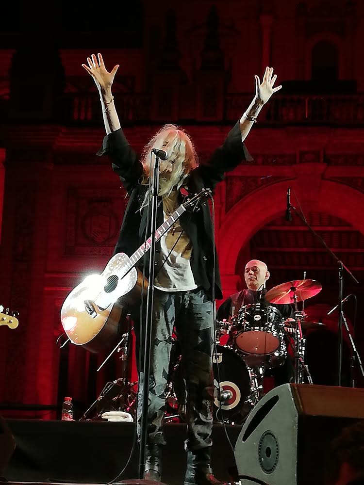 Patti Smith Quartett auf dem Iconica Festival auf dem Plaza de España in Sevilla im September 2022
