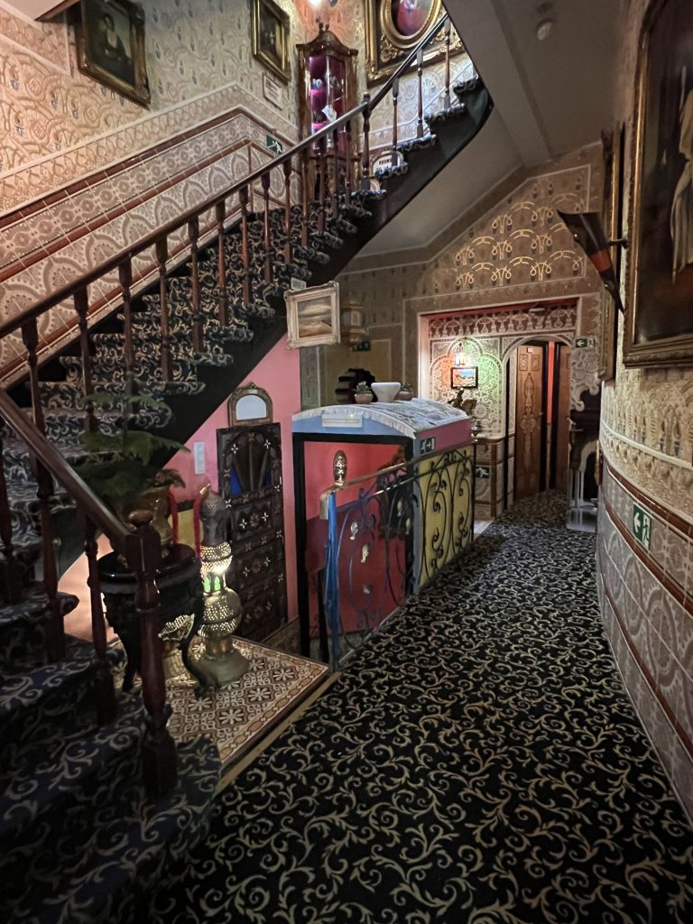 Mit Patti Smith auf Tour -Zwischenstopp Brüssel 2024 - Hotel für fugal foxes, Impressionen zu diesem wundersamen Ort
