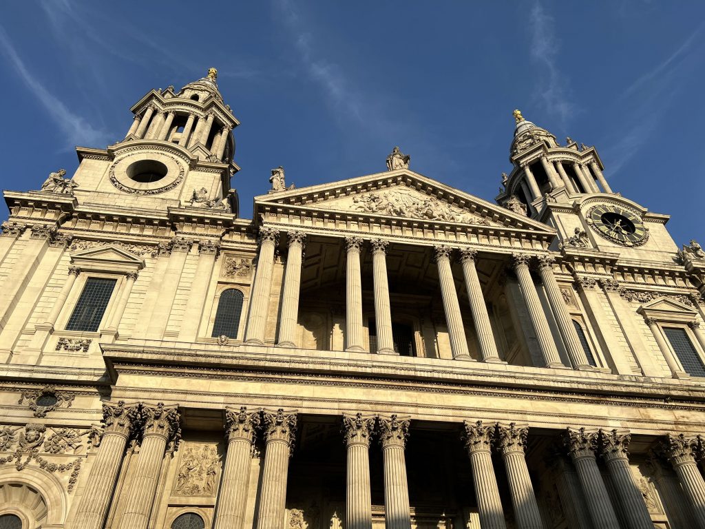 Auf Tour mit Patti Smith: Auf dem Weg zur St. Paul's Cathedral, London halten wir den eindrucksvollen Ort und die Erinnerung mit einem Bild fest. Hier wird Patti Smith später auftreten.
