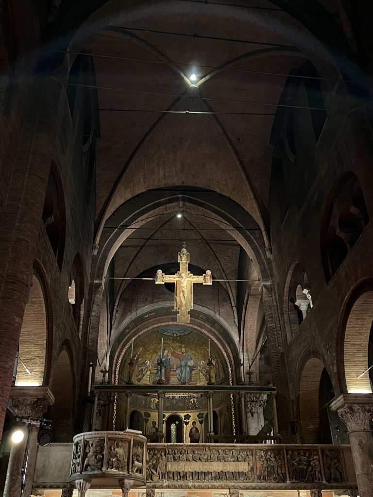 Das BIld zeigt Duomo di Modena in Italien in dem Patti Smith mit ihrem Trio im Dezember 2023 auftritt.