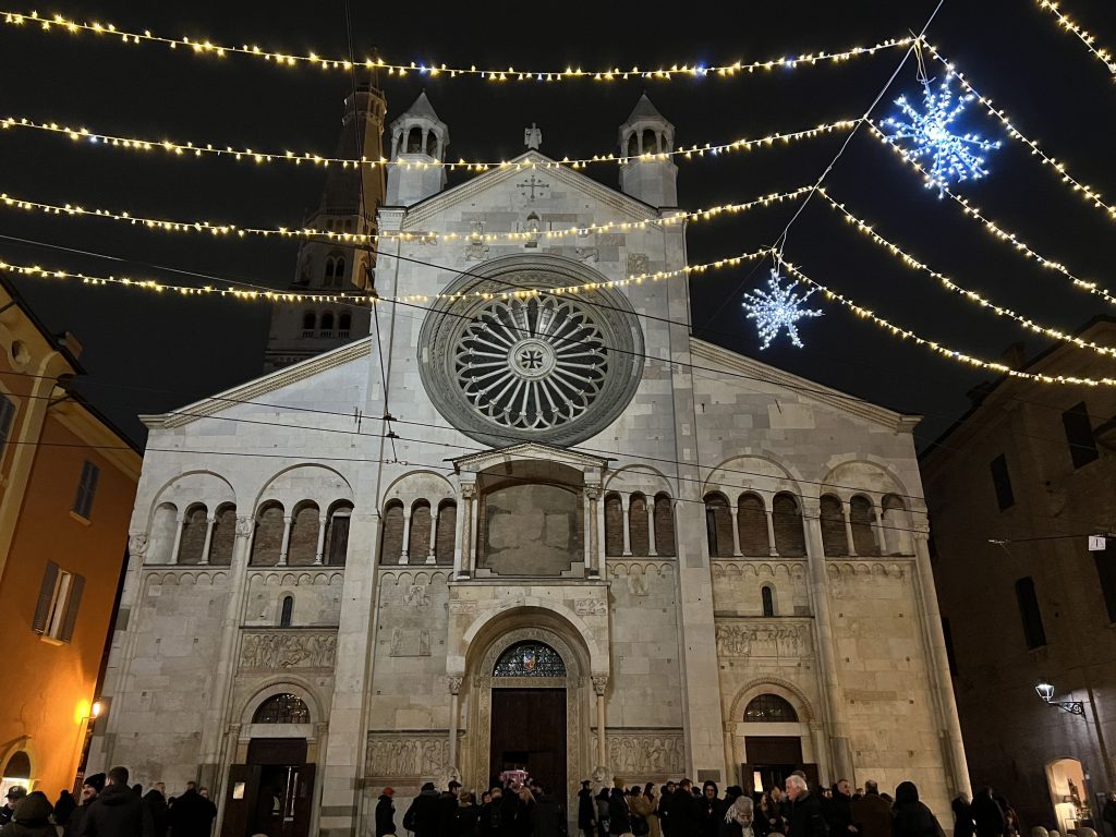 Das BIld zeigt Duomo di Modena in Italien in dem Patti Smith mit ihrem Trio im Dezember 2023 auftritt.