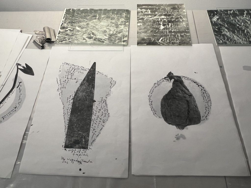 Soundwalk Collective & Patti Smith's Arbeitsplatz zur Ausstellung CORRESPONDENCES