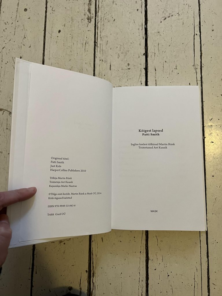 Patti Smith Buch Just Kids, Buchschnitt der lettischen Ausgabe