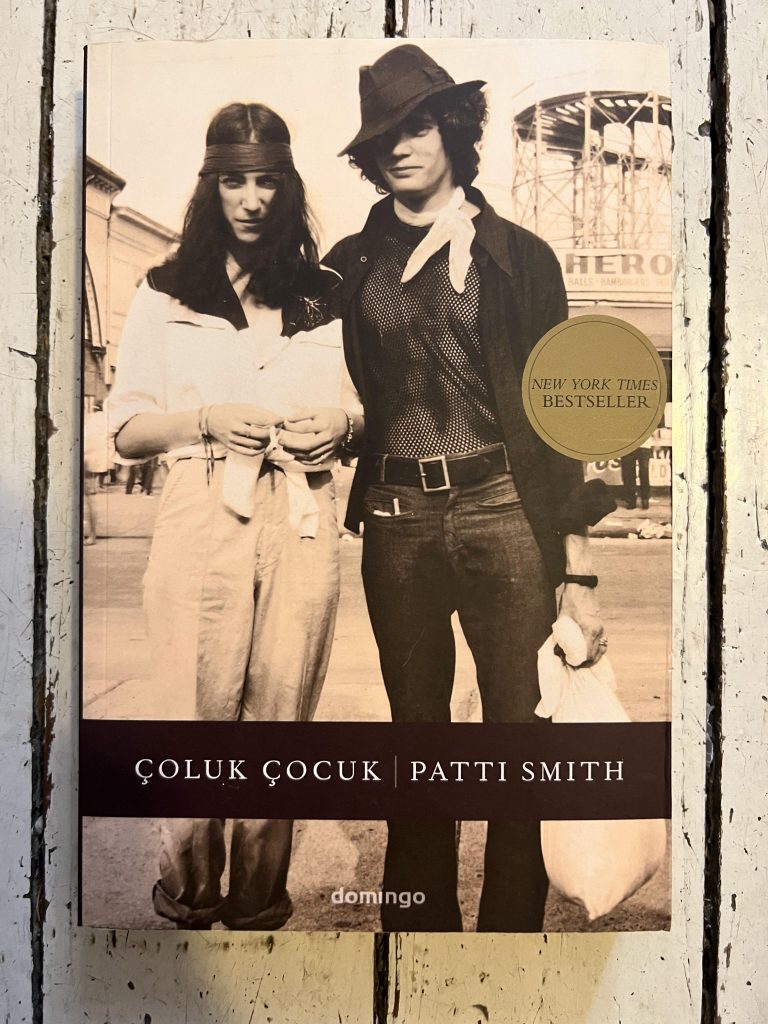 Patti Smith Buch Just Kids, Buchdeckel Vorderseite der türkischen Ausgabe
