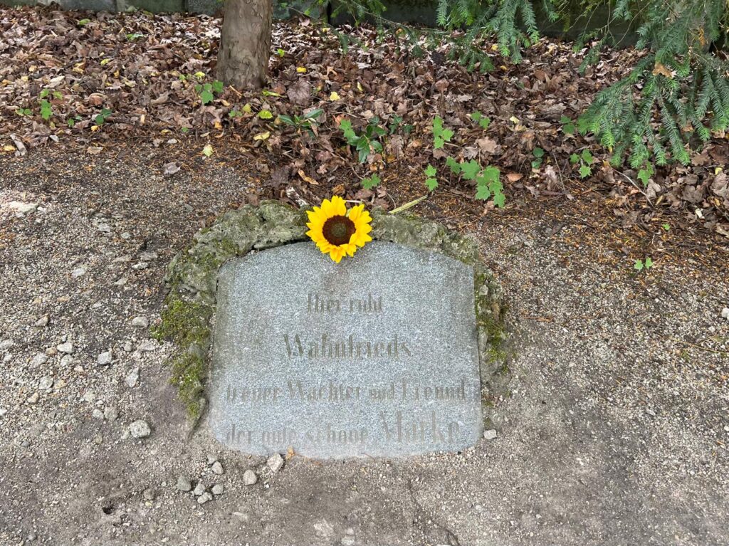 Mit Patti Smith on Europe-Tour in Bayreuth. Patti im Garten der Villa Wahnfried in Bayreuth – Ein Moment mit Wagner