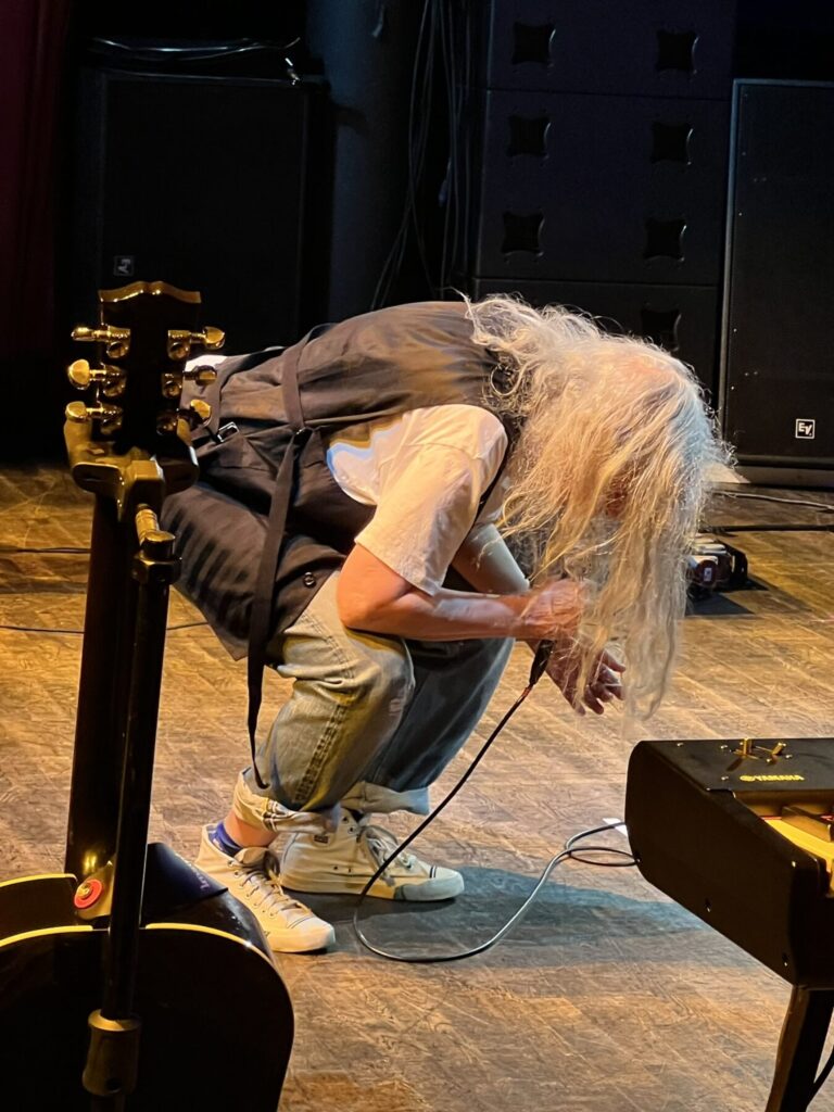 Mit Patti Smith on Europe-Tour. Patti Smith Quartet on Stage in Zurich Patti performt "Pissing In a River"