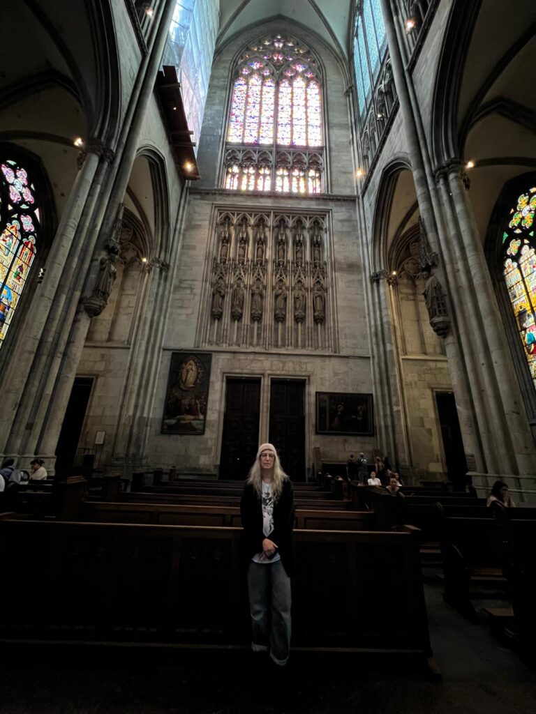 Mit Patti Smith on Europe-Tour: Ein Wiedersehen mit den Gerhard-Richter-Fenstern im Kölner Dom – von innen und außen.