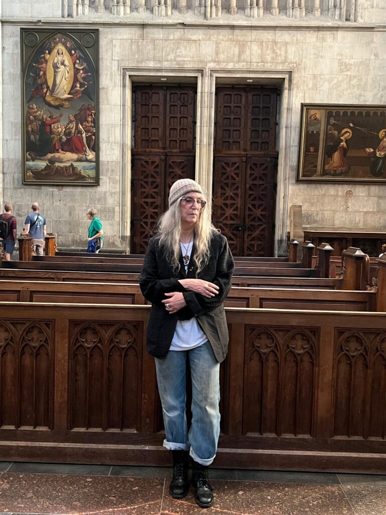 Mit Patti Smith on Europe-Tour: Ein Wiedersehen mit den Gerhard-Richter-Fenstern im Kölner Dom – von innen und außen.